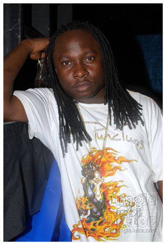 under_the_trees_2008-053