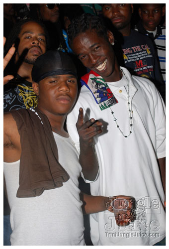 under_the_trees_2008-059