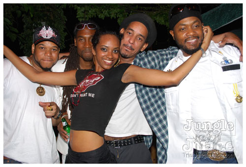 under_the_trees_2008-061