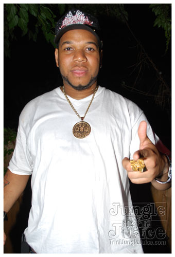 under_the_trees_2008-063