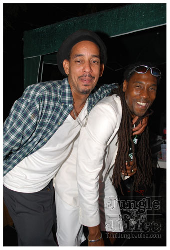 under_the_trees_2008-064