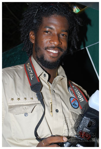 under_the_trees_2008-065