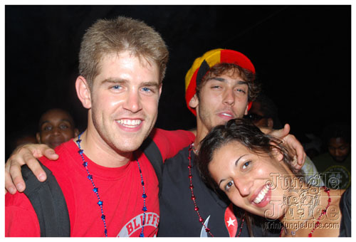 under_the_trees_2008-073