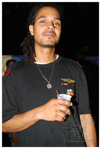 under_the_trees_2008-080