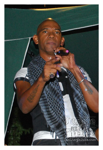 under_the_trees_2008-087