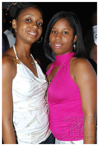 under_the_trees_2008-102