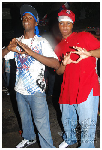 under_the_trees_2008-131