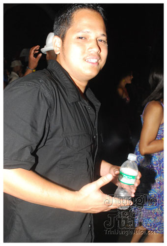 under_the_trees_2008-134