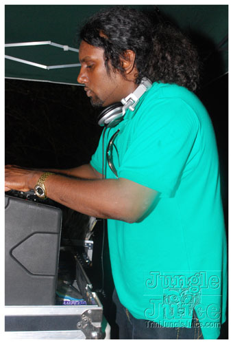 under_the_trees_2008-137