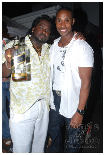 under_the_trees_2008-157