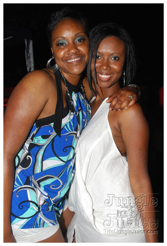 under_the_trees_2008-158