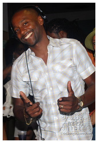 vale_bfast_party_ny_aug30-012