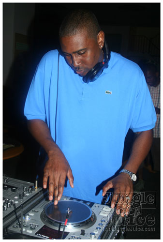 vale_bfast_party_ny_aug30-171