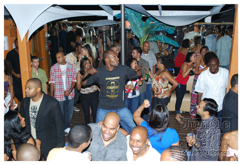 wednesday_on_the_roof_08-62