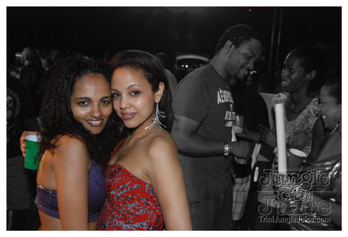 beach_house_carnival_2009-011