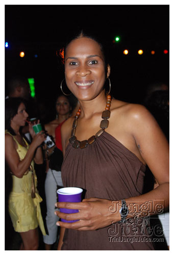 beach_house_carnival_2009-017