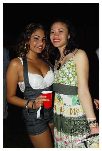 beach_house_carnival_2009-019