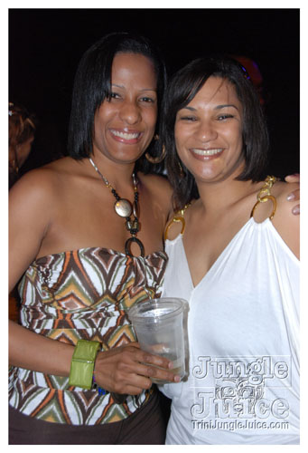 beach_house_carnival_2009-038