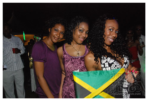 beach_house_carnival_2009-043