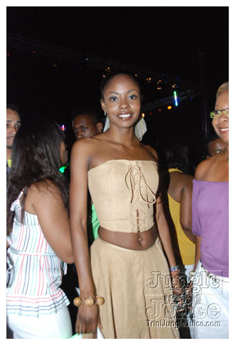 beach_house_carnival_2009-047