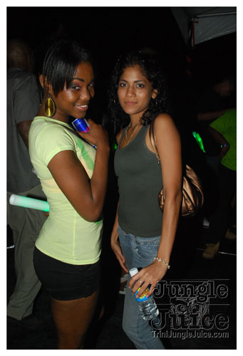 beach_house_carnival_2009-073