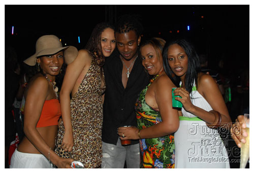 beach_house_carnival_2009-074