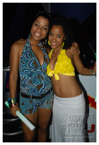 beach_house_carnival_2009-078
