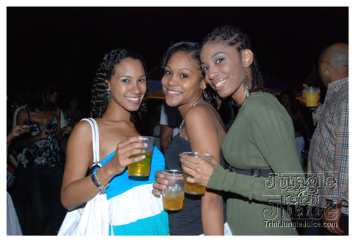 beach_house_carnival_2009-169