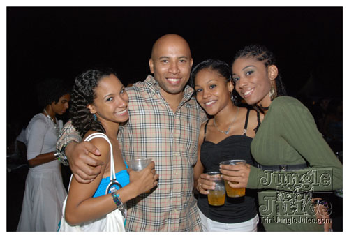 beach_house_carnival_2009-170