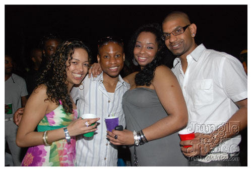 beach_house_carnival_2009-183