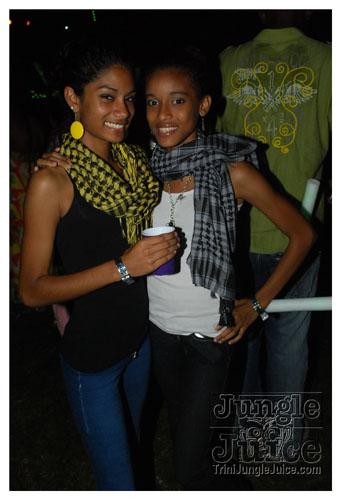 beach_house_carnival_2009-186