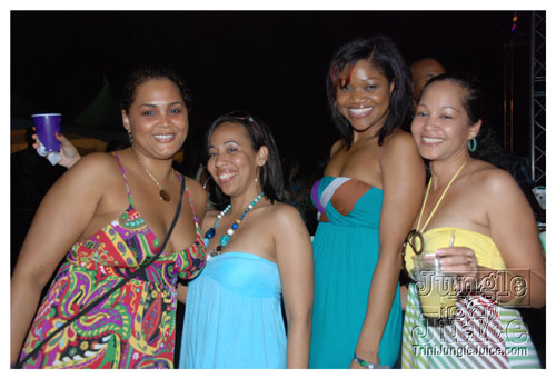 beach_house_carnival_2009-204