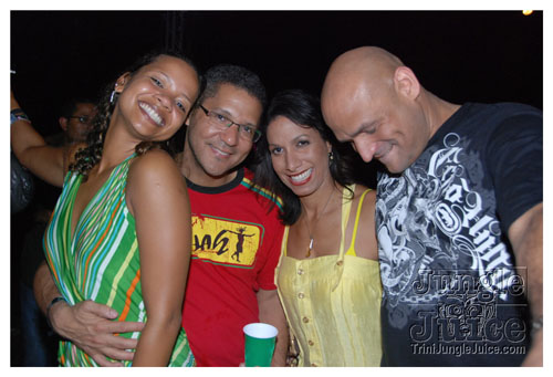 beach_house_carnival_2009-218