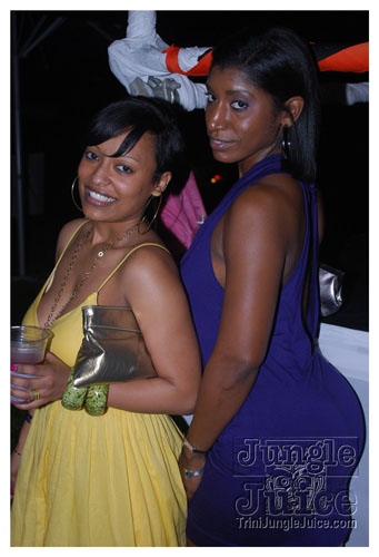 beach_house_carnival_2009-221