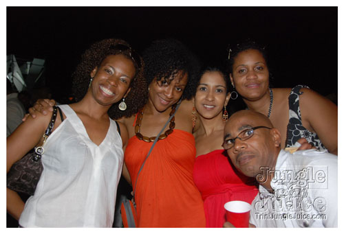 beach_house_carnival_2009-234