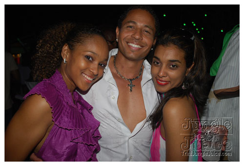 beach_house_carnival_2009-236