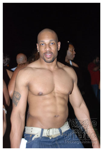 beach_house_carnival_2009-237