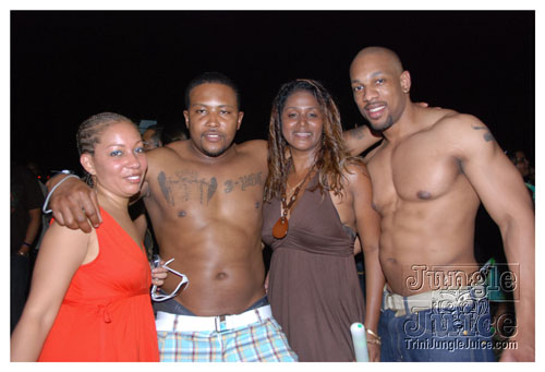 beach_house_carnival_2009-238