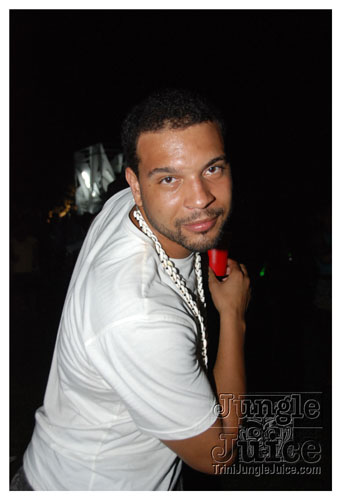 beach_house_carnival_2009-243