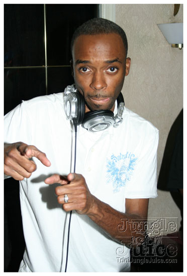 black_and_white_boatride_may23-031