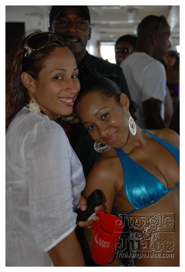 booze_cruise_2009_pt2-033