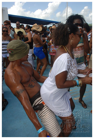 booze_cruise_2009_pt2-039