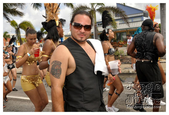 cayman_carnival_may09_pt1-012