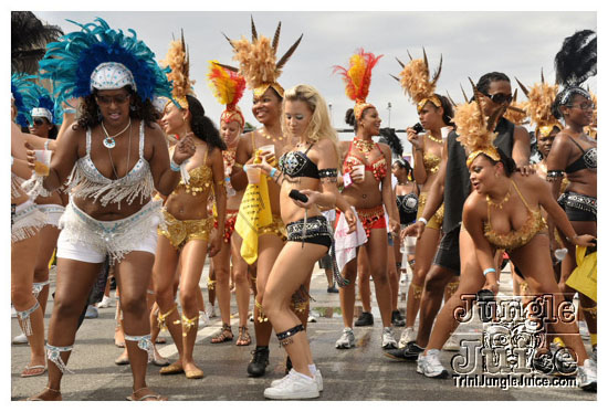 cayman_carnival_may09_pt1-025