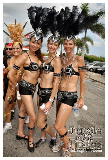 cayman_carnival_may09_pt1-045