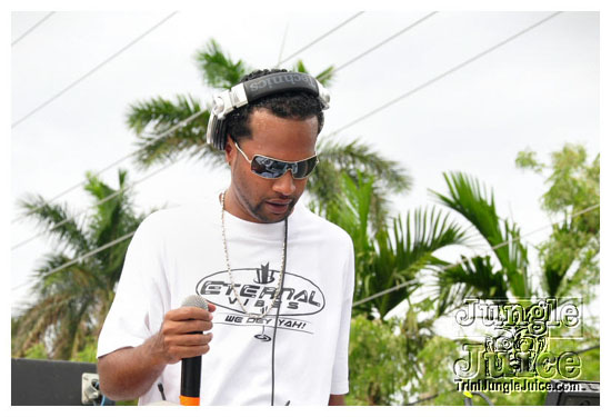 cayman_carnival_may09_pt1-102