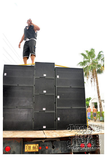 cayman_carnival_may09_pt1-174