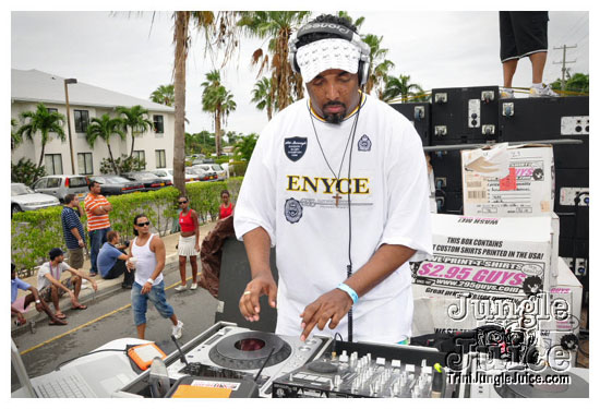 cayman_carnival_may09_pt1-180