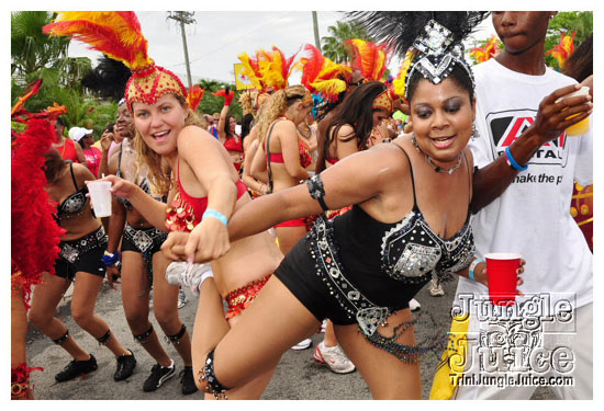 cayman_carnival_may09_pt1-195