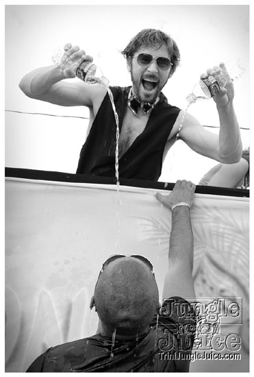 cayman_carnival_may09_pt2-004